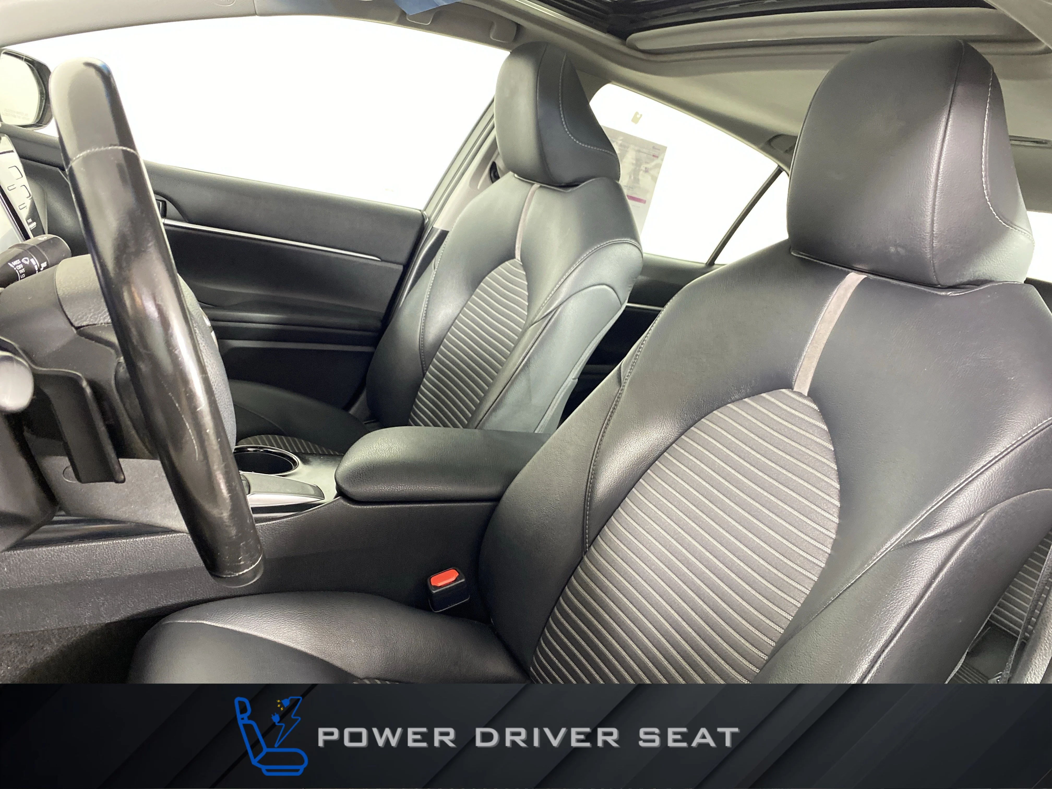 Used 2018 Super White Toyota SE image 16