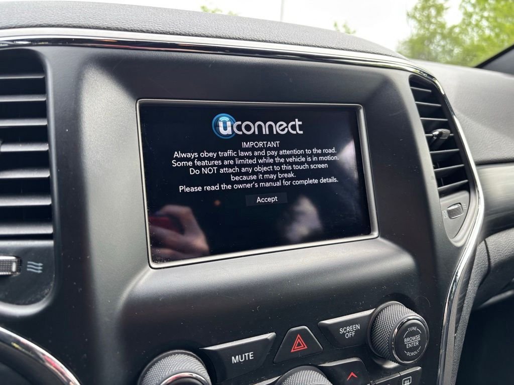 Used 2020 Black Jeep Laredo image 14