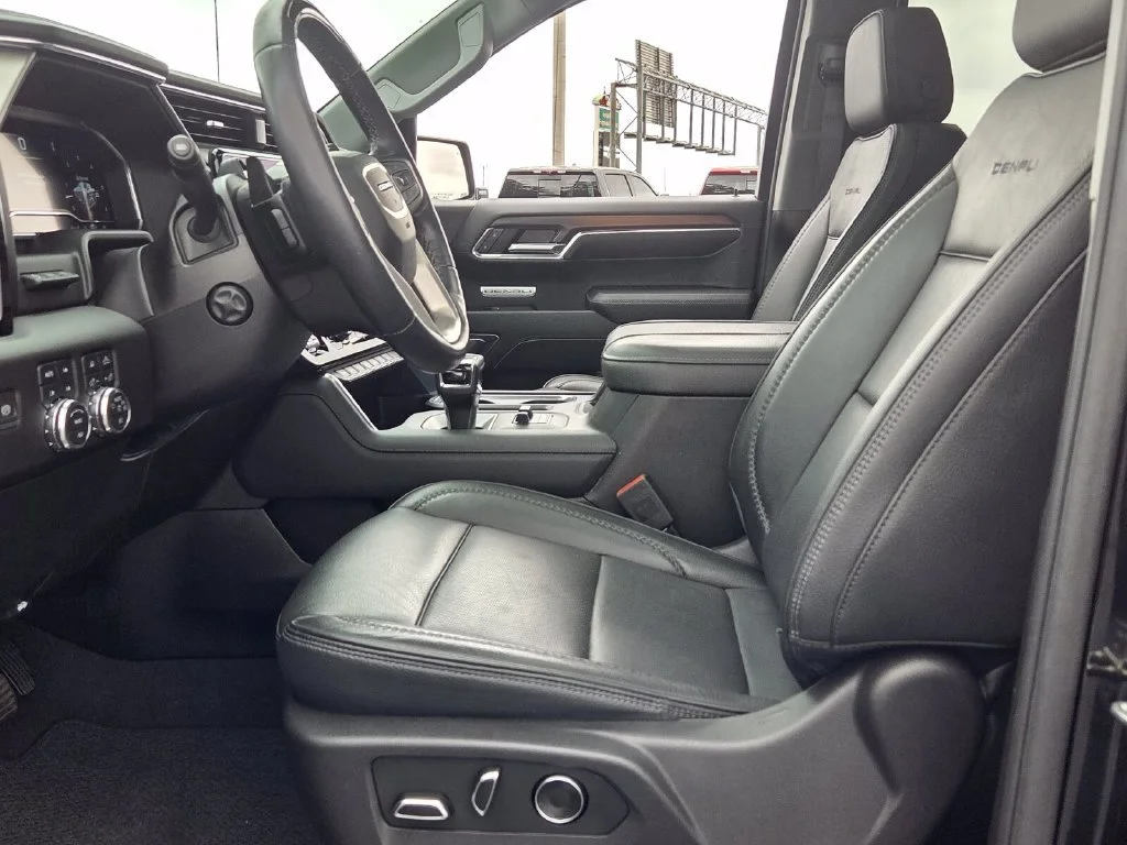 Used 2024 Onyx Black GMC Denali image 5