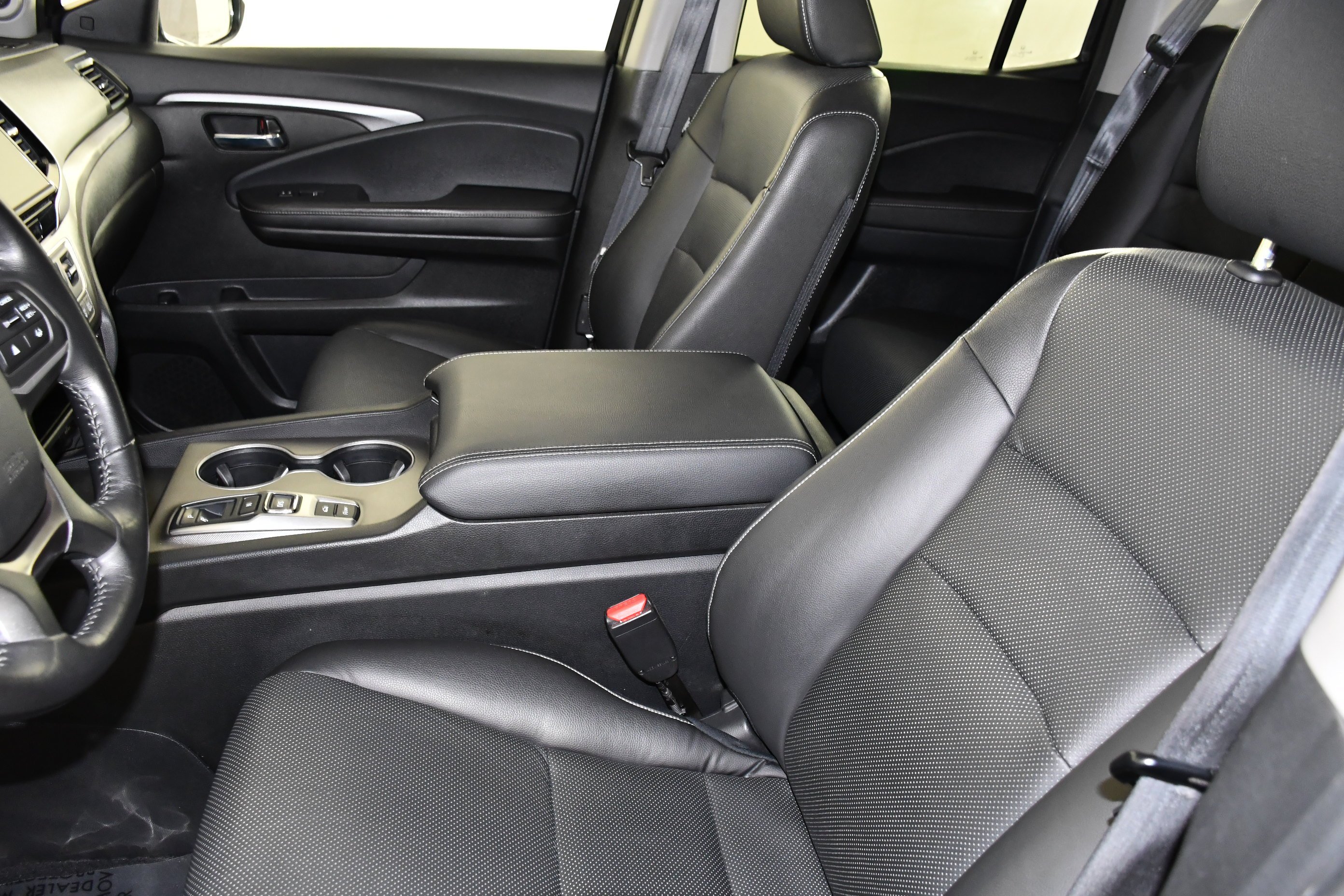 Certified Used 2024 Crystal Black Pearl Honda RTL image 37