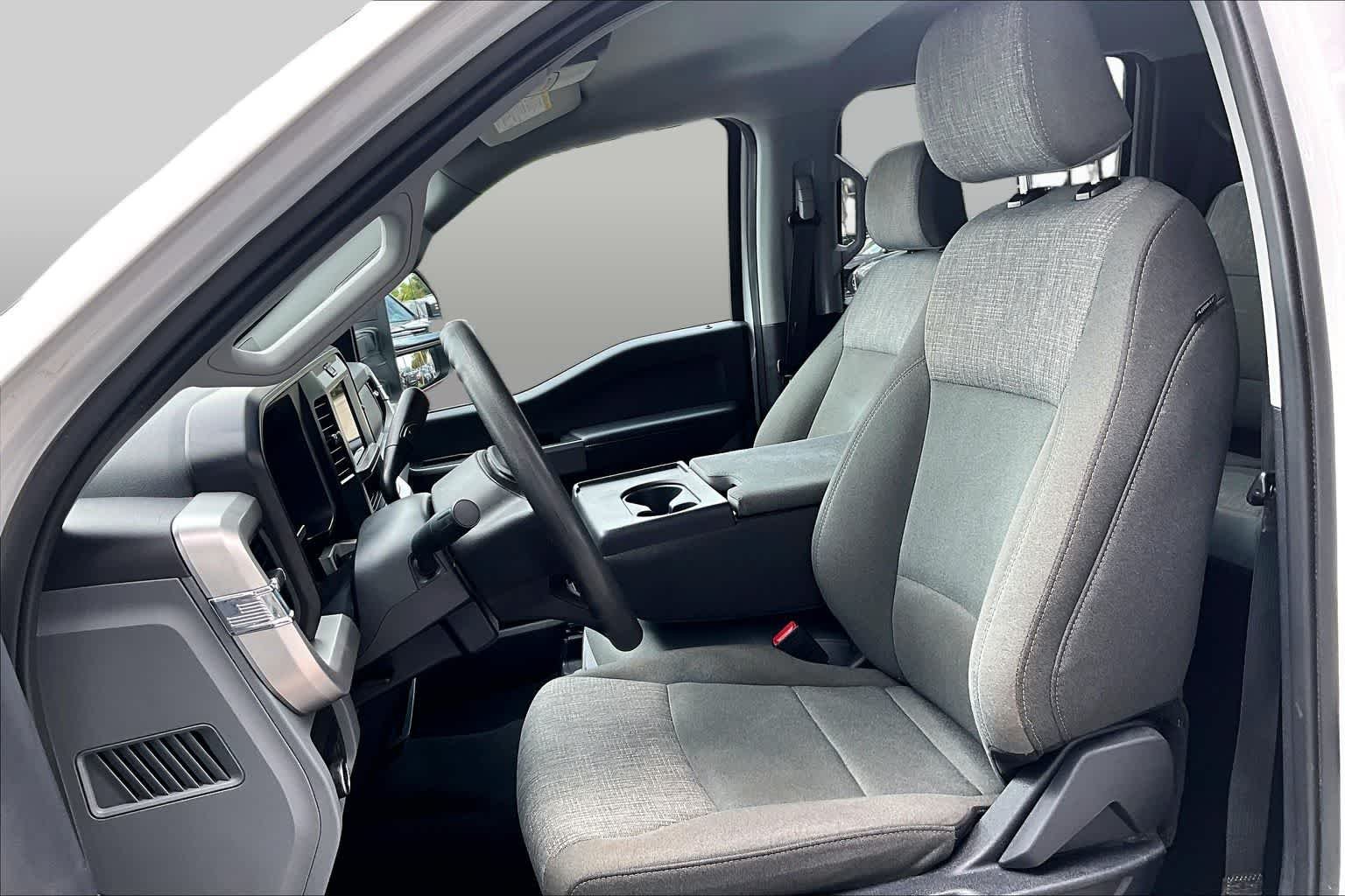 Used 2025 Oxford White Ford XLT image 8
