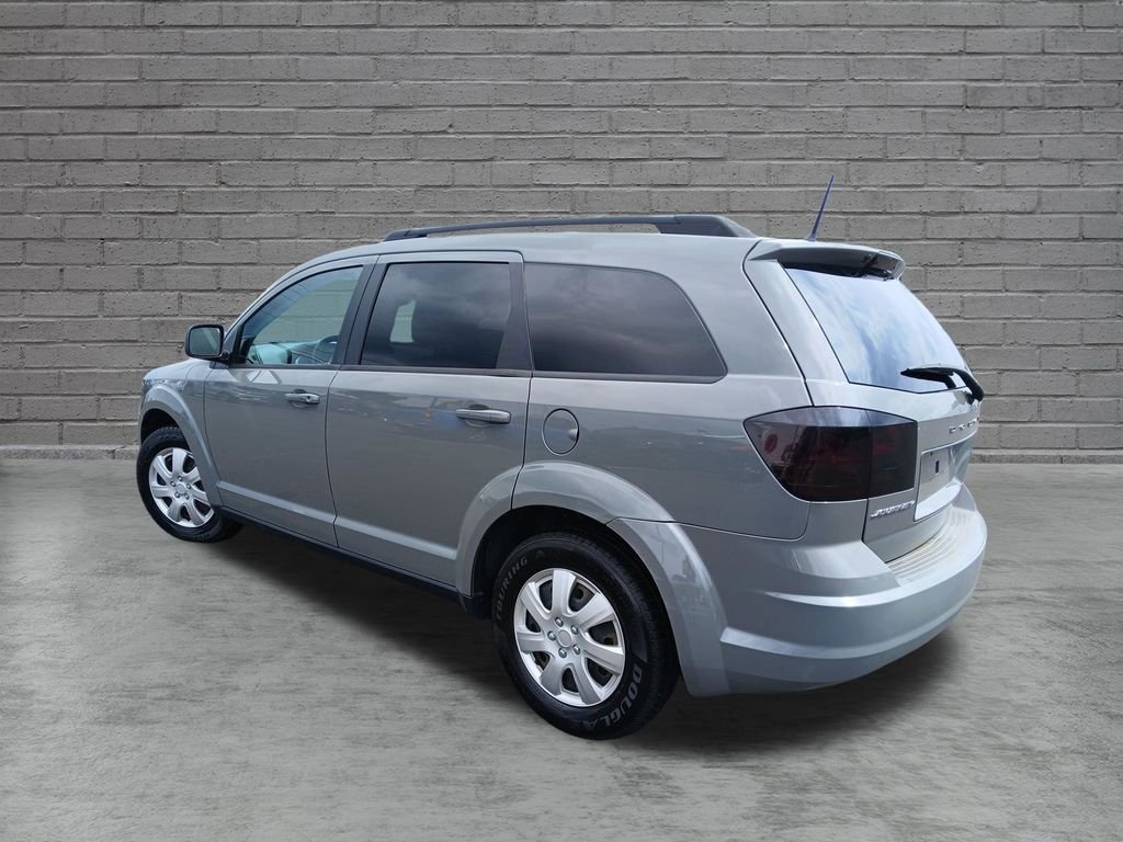 Used 2019 Gray Dodge SE image 3
