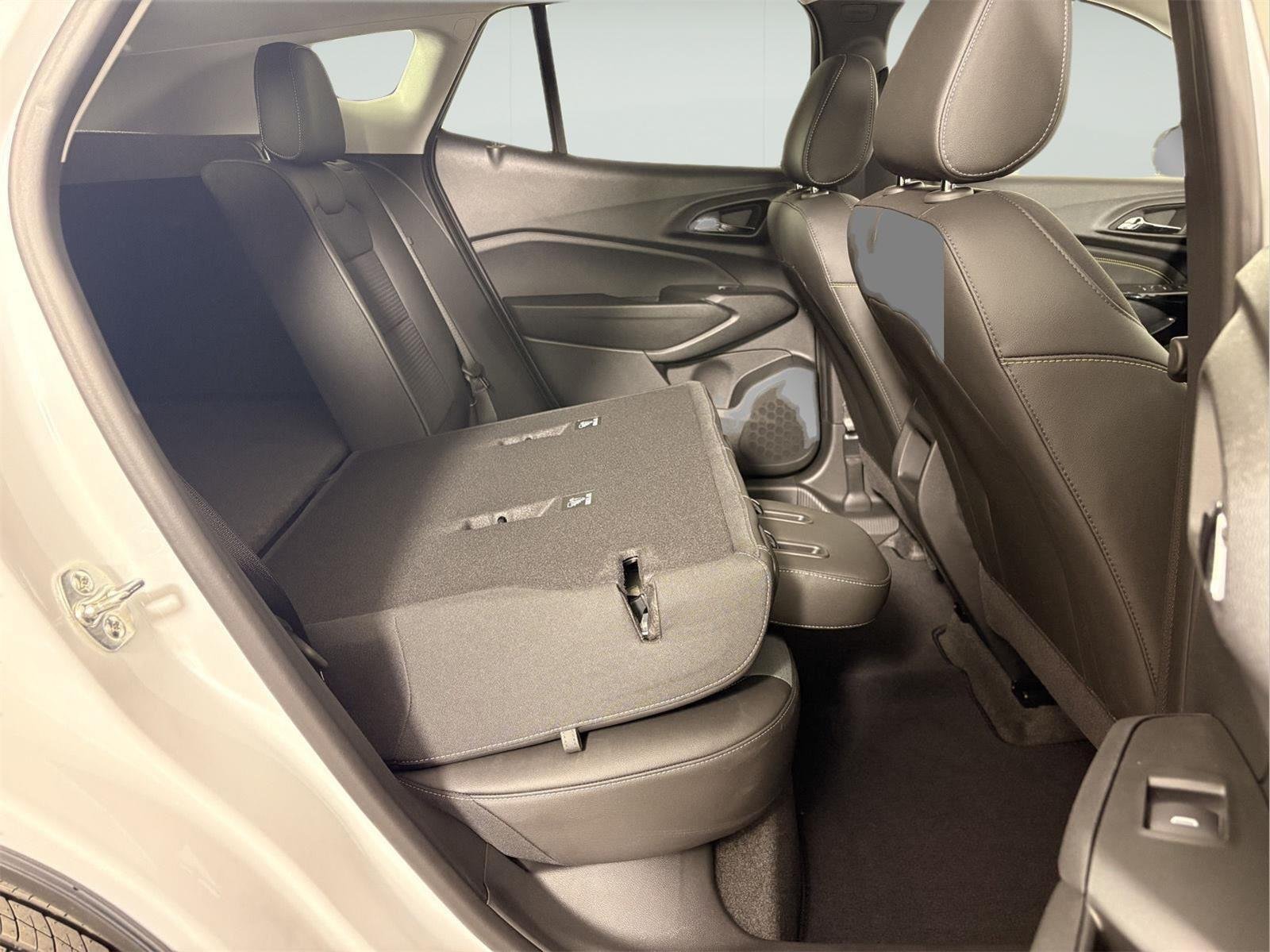 2026 Chevrolet Trax LT - Photo 19
