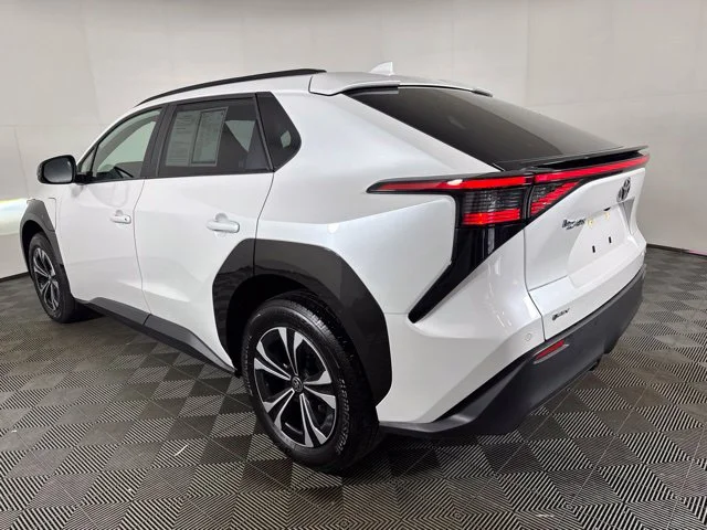 Certified Used 2024 Pearl Toyota XLE image 6