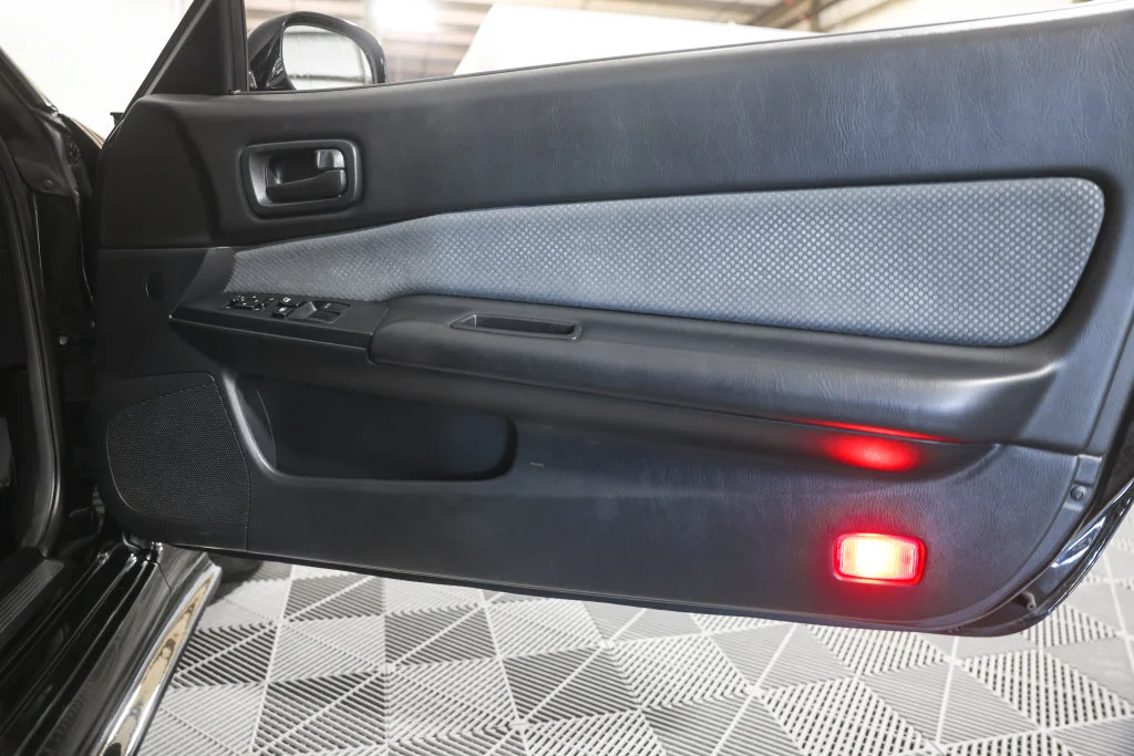 Used 2000 Black Nissan  image 28