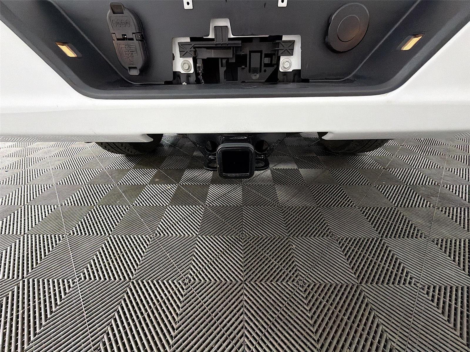 Used 2024 Summit White GMC Elevation image 33