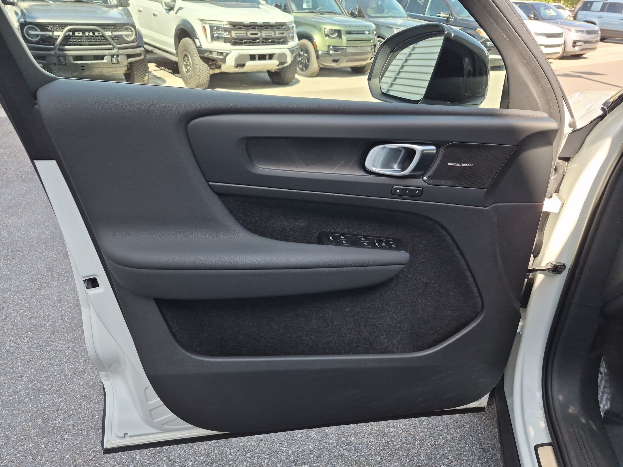 Certified Used 2023 Crystal White Volvo Ultimate image 12