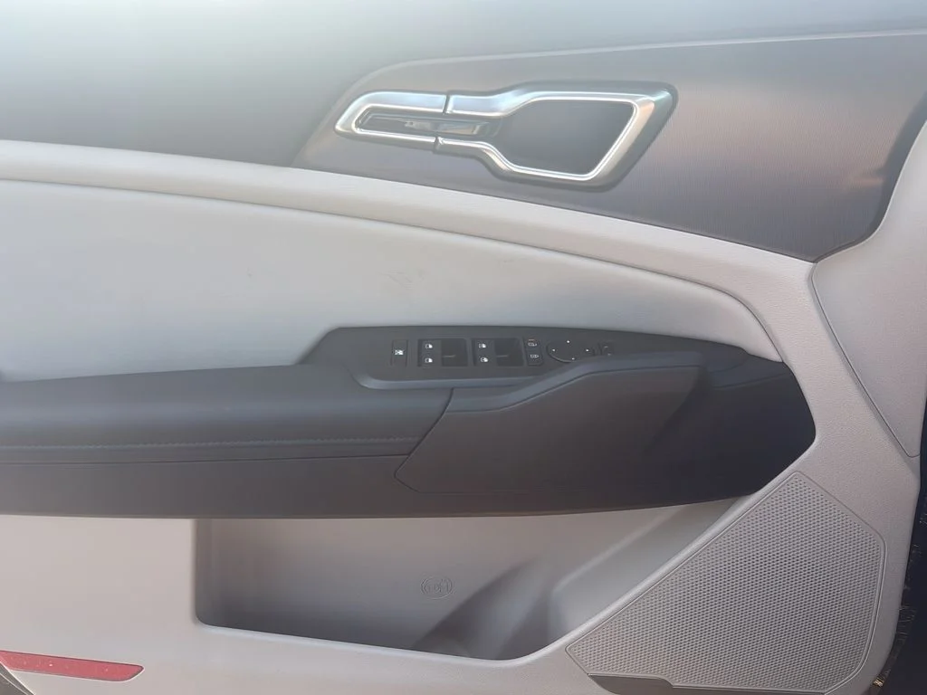New 2027 Fusion Black Kia EX image 28