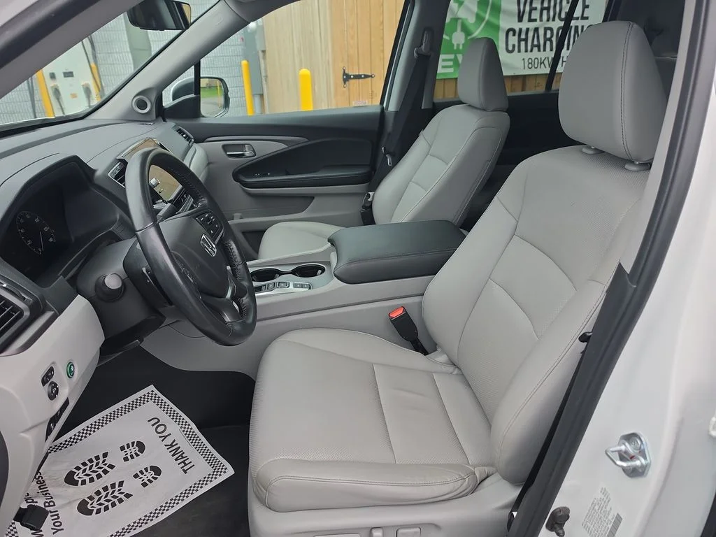 Used 2024 White Honda RTL image 10