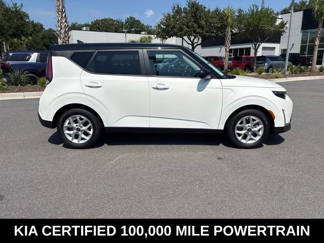 Used 2025 White Kia S image 4