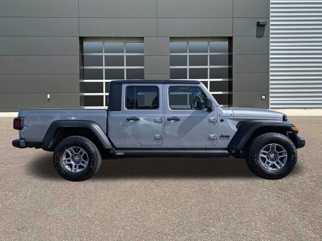 Used 2020 Billet Silver Metallic Clearcoat Jeep Sport S image 4
