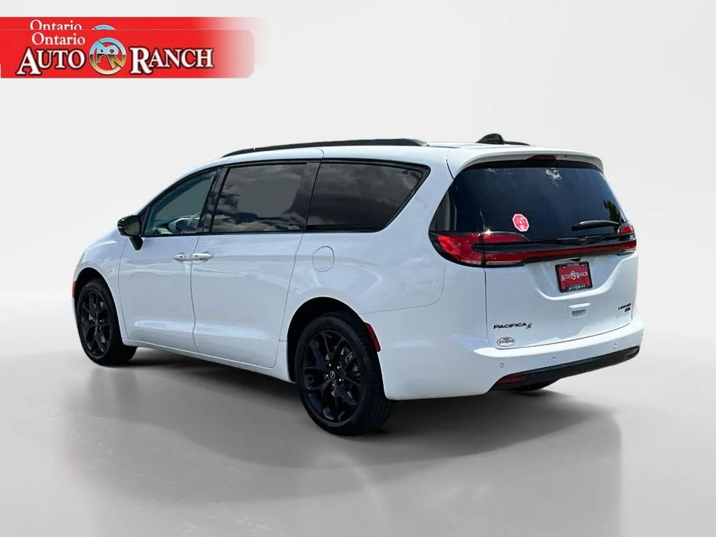 New 2026 Bright White Clearcoat Chrysler Limited image 3