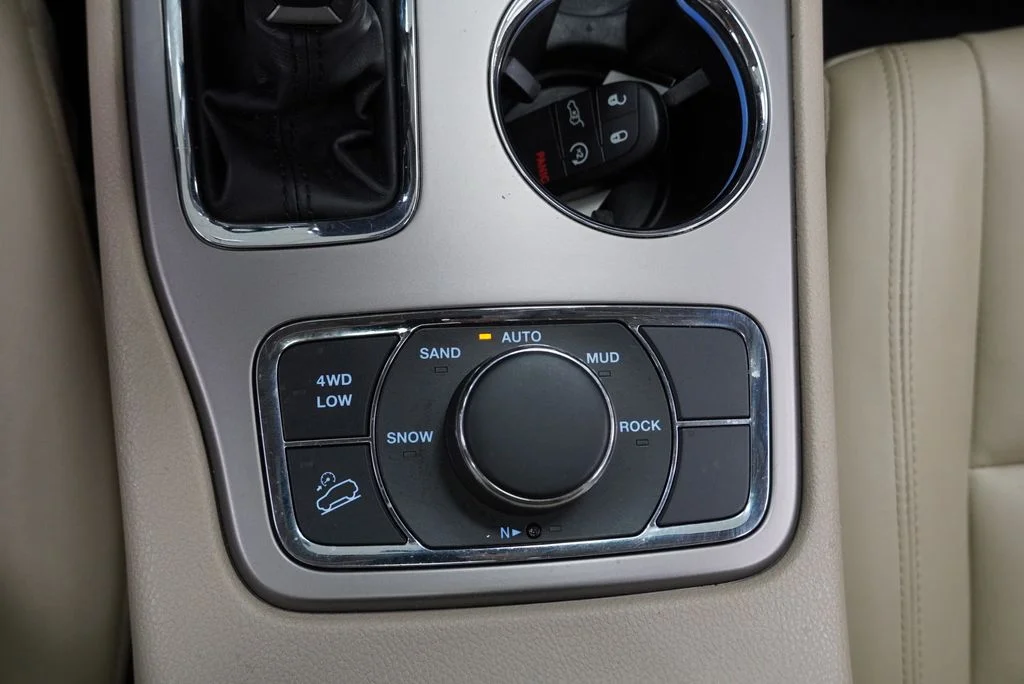 Used 2021 Gray Jeep Limited image 41
