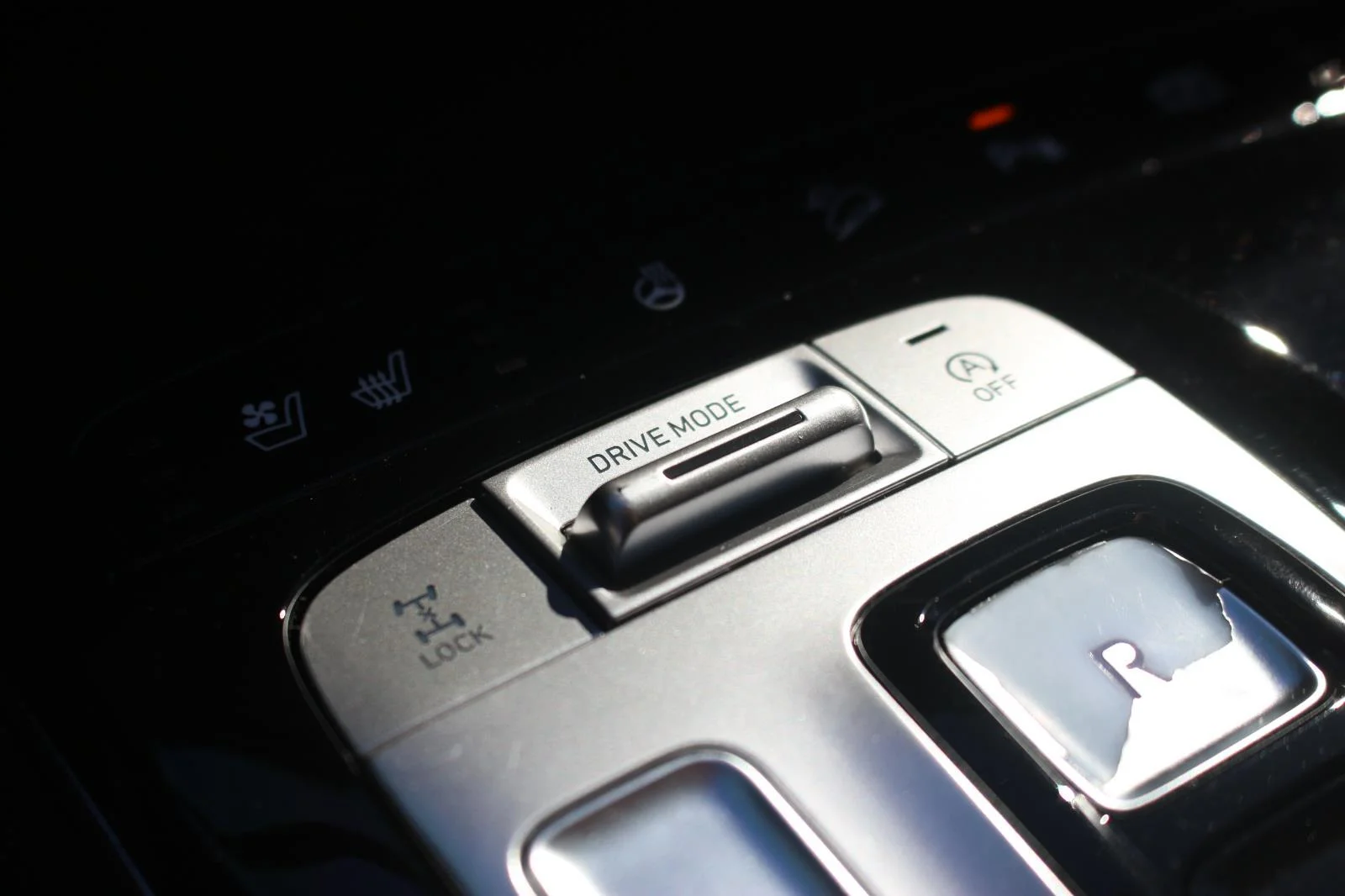 Used 2022 Blue Hyundai Limited image 25