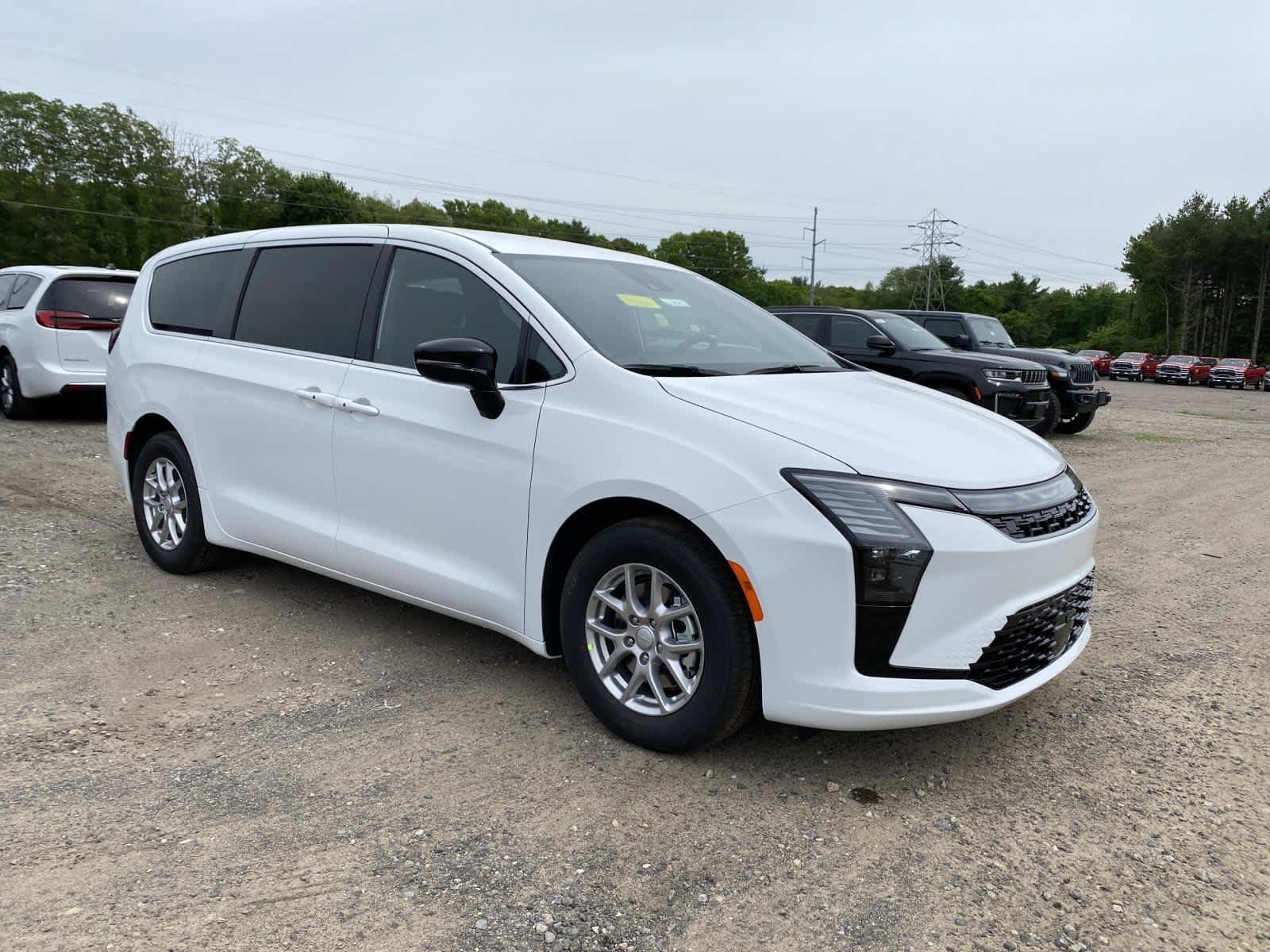 2027 Chrysler Pacifica Select's photo