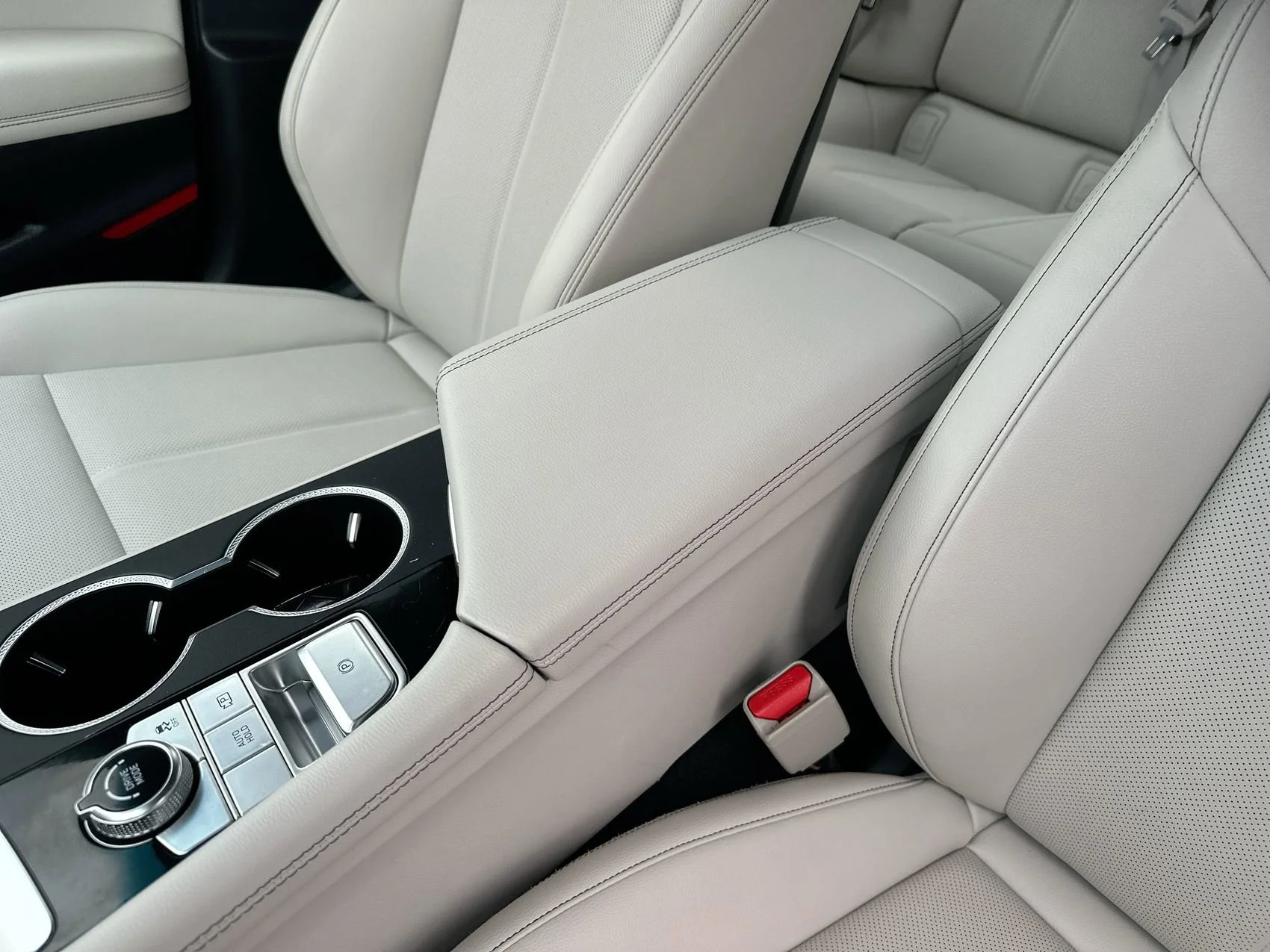 Used 2024 Savile Silver Genesis 2.5T image 21