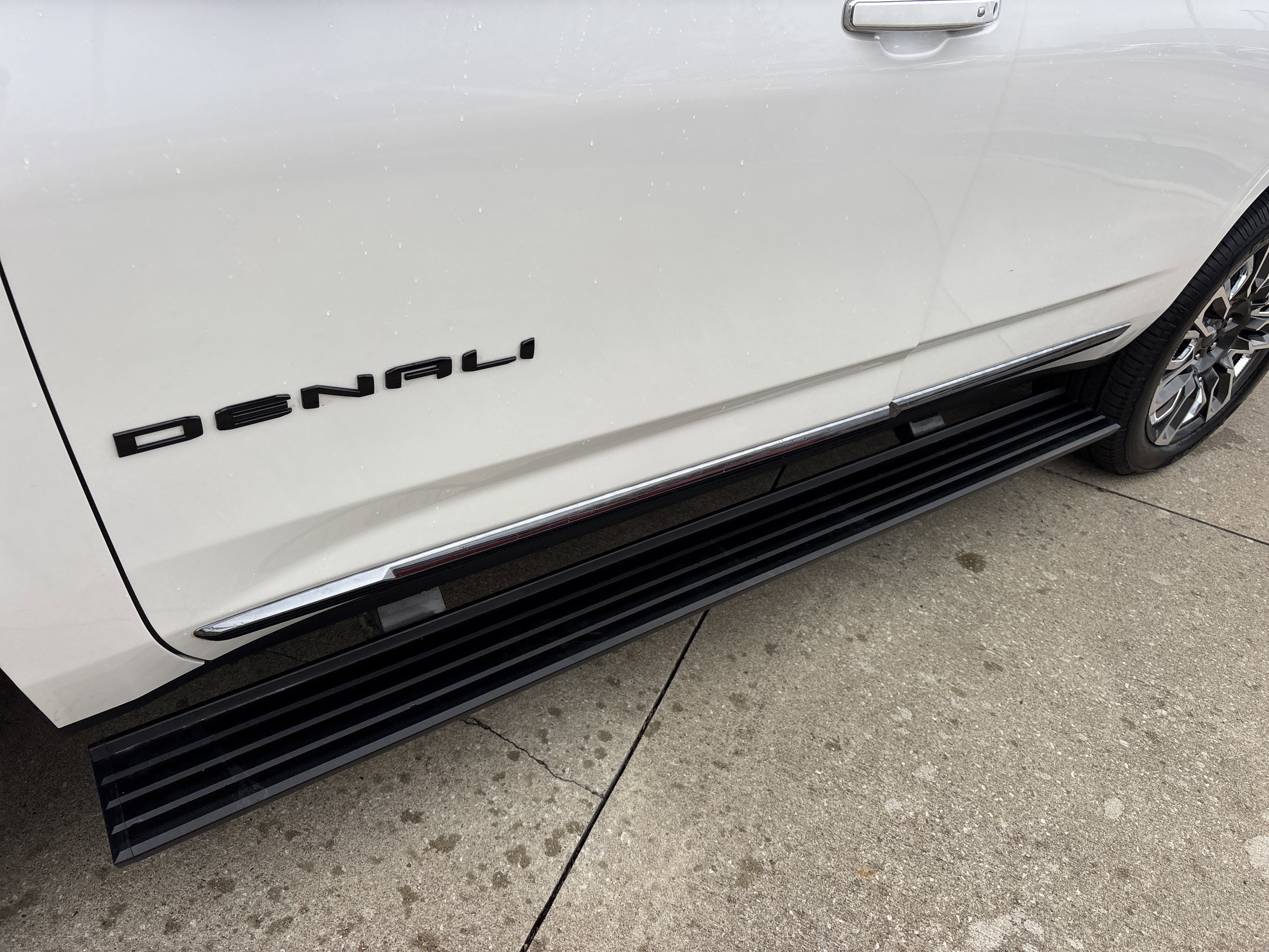 Used 2023 White Frost Tricoat GMC Denali Ultimate 4WD image 16