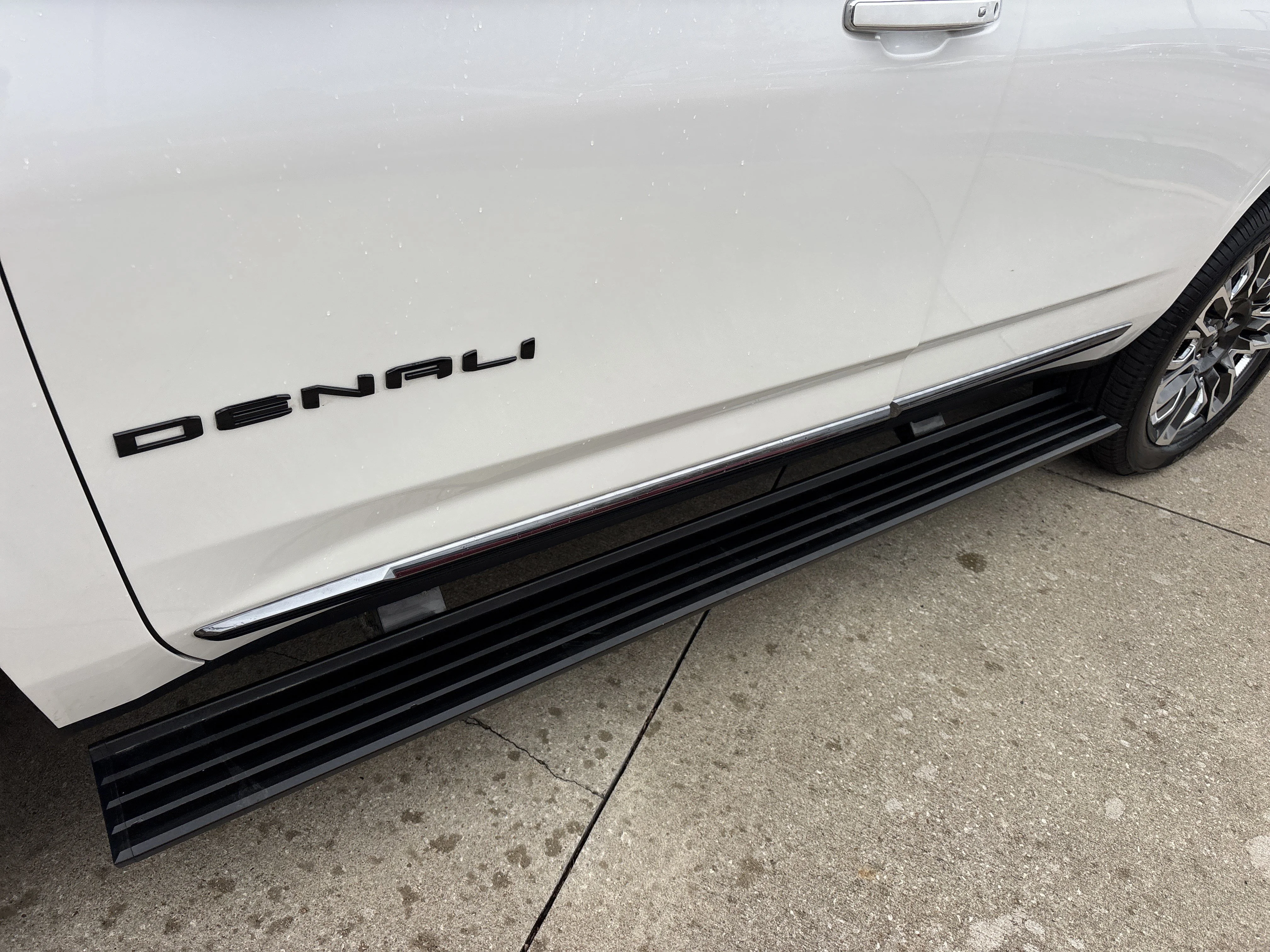 Used 2023 White Frost Tricoat GMC Denali Ultimate 4WD image 16