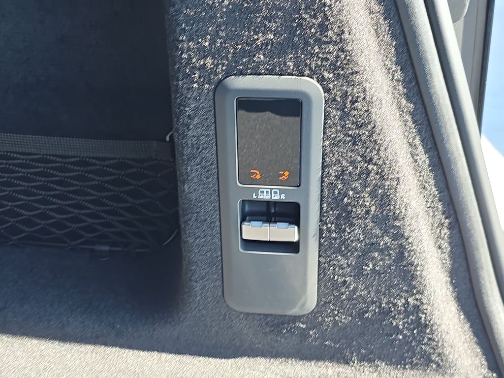 New 2026 Santorini Black Land Rover Dynamic SE image 14