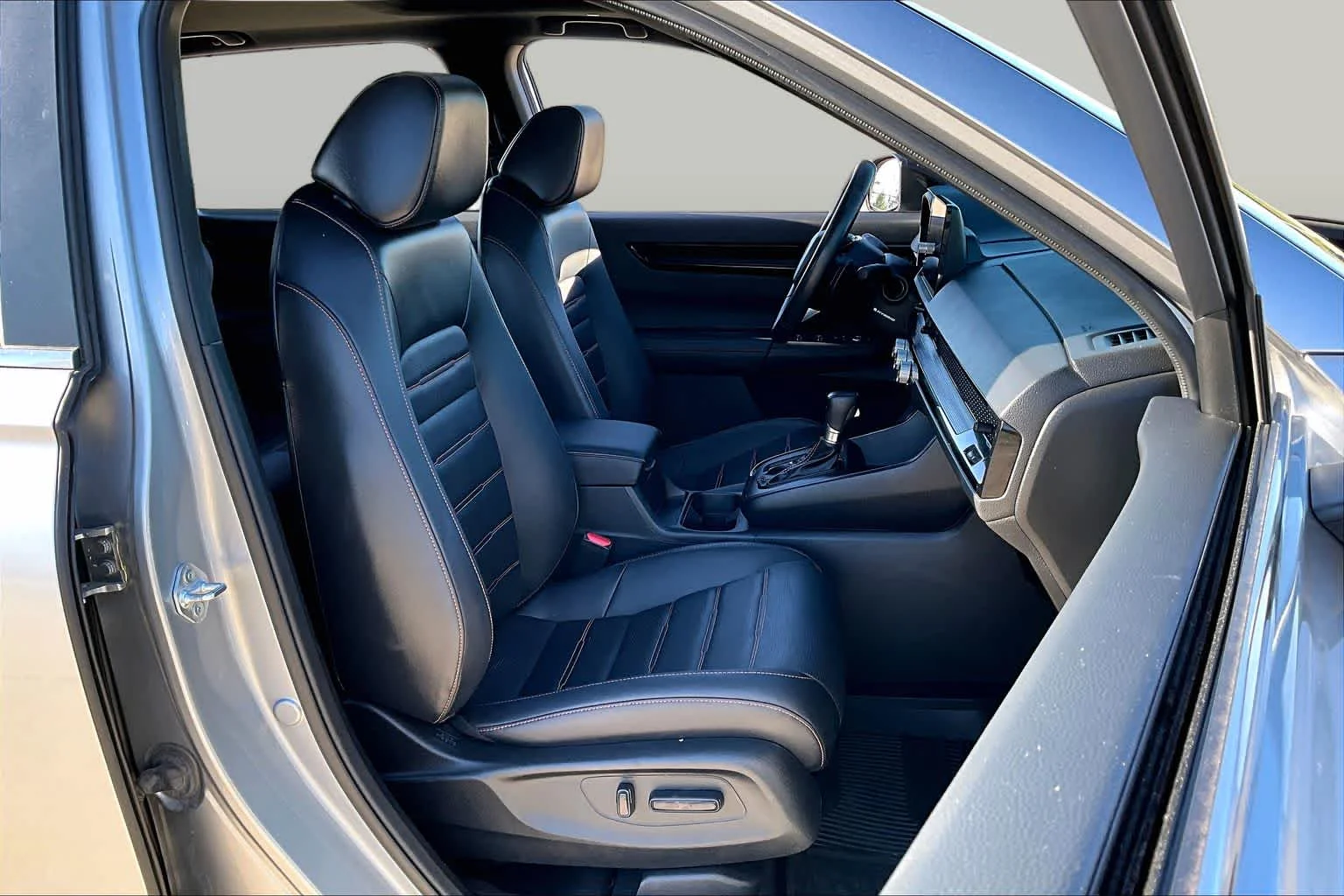 Used 2023 Lunar Silver Metallic Honda Sport Touring image 9