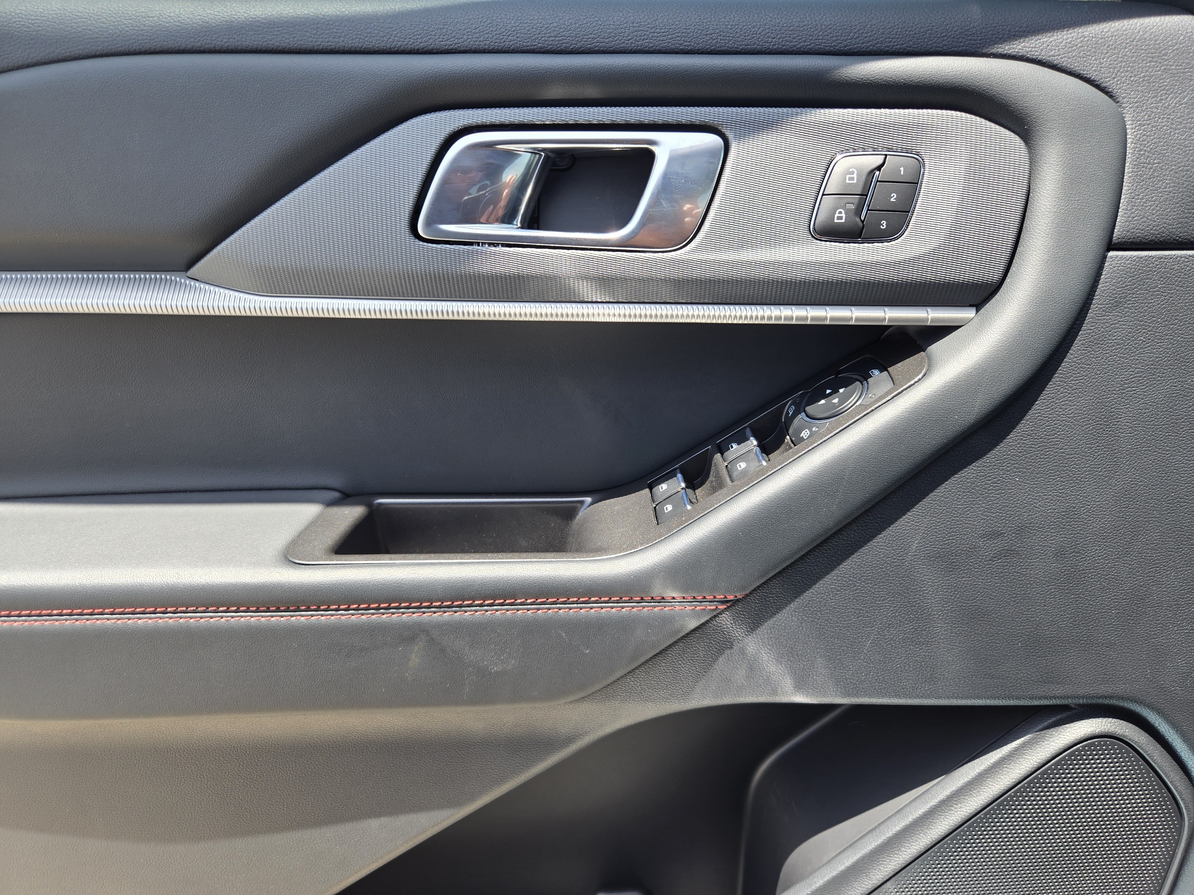 New 2026 Star White Metallic Tri-Coat Ford ST-Line image 14