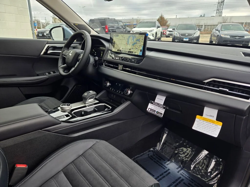 New 2026 Gray Mitsubishi SE image 4