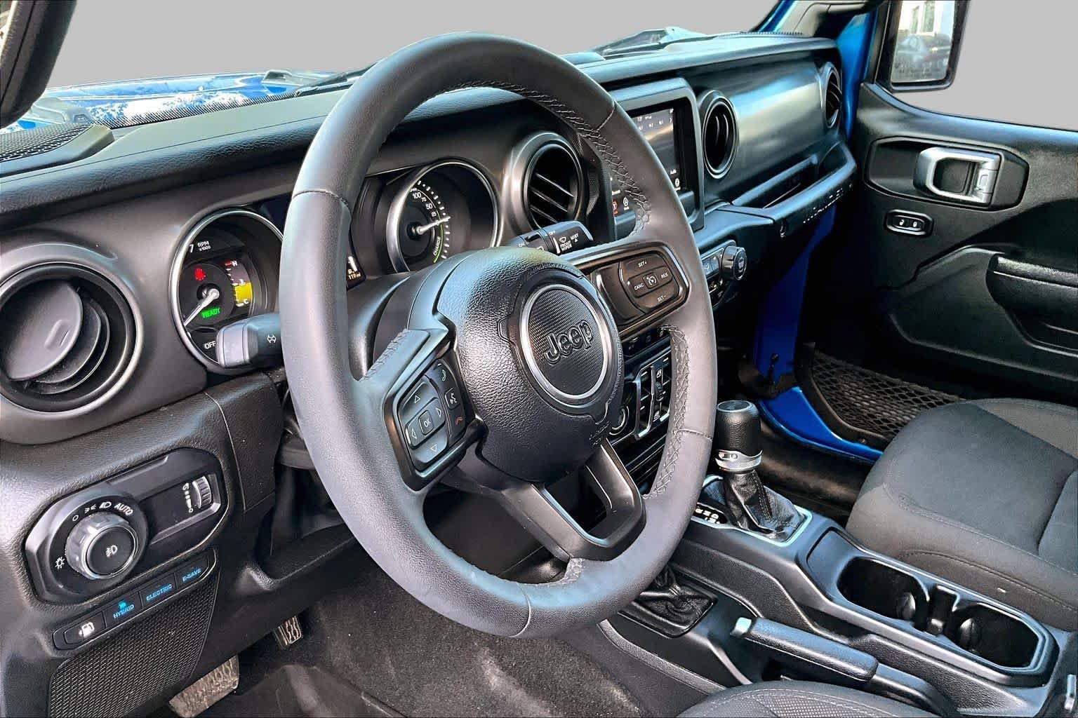 Used 2023 Hydro Blue Pearlcoat Jeep  image 17