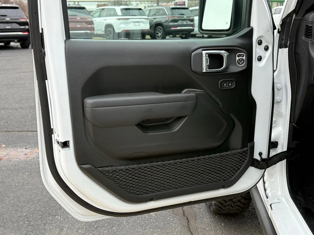 New 2026 Bright White Clear-Coat Exterior Paint Jeep Willys image 13