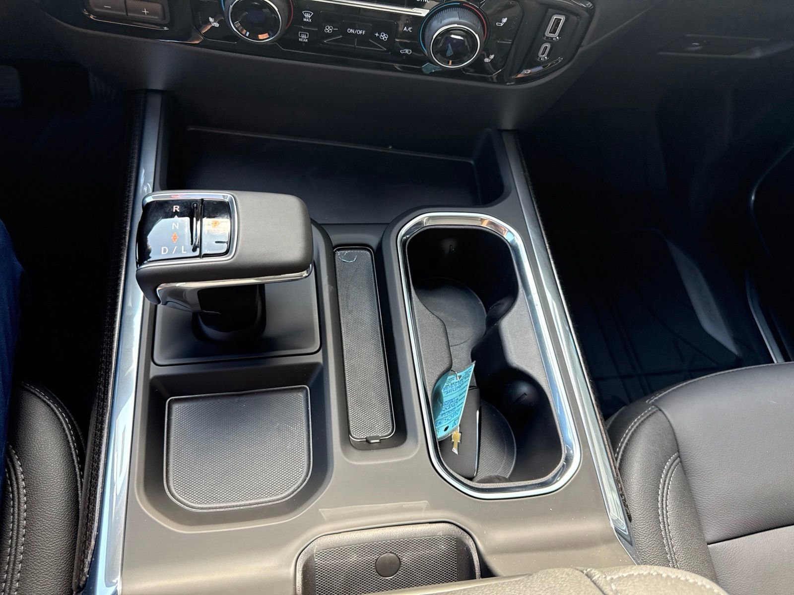 New 2026 Summit White Chevrolet RST with 22inch Black Wheels - Convenience II - Safety - Sunroof - Leather - Dark Essentials - Protection *In Stock* image 25