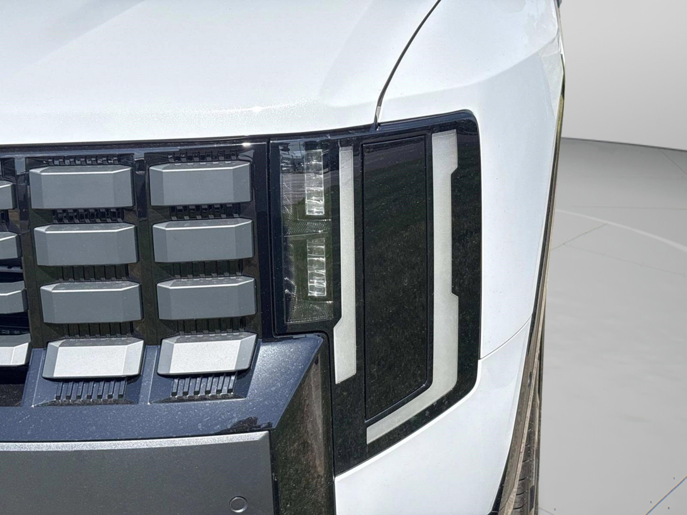 New 2027 Glacial White Pearl Kia X-Line SX image 9