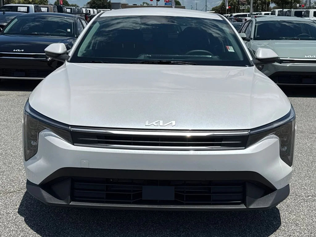 New 2026 Snow White Pearl Kia LXS image 8
