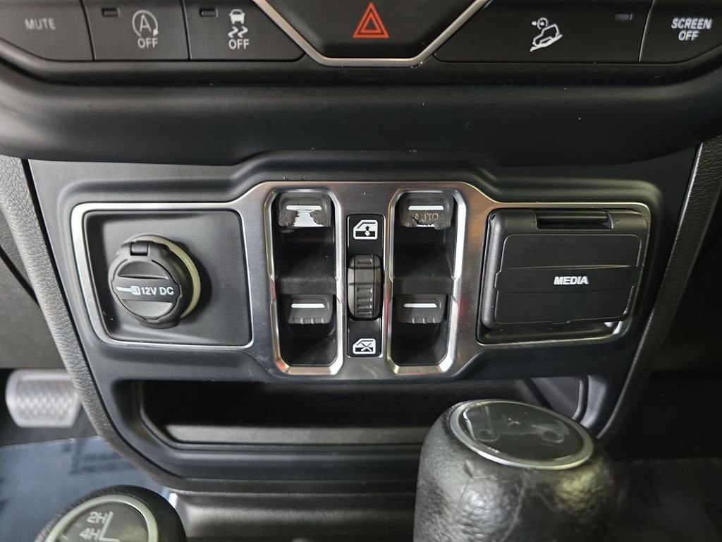 Used 2019 White Jeep Unlimited Sport S image 27
