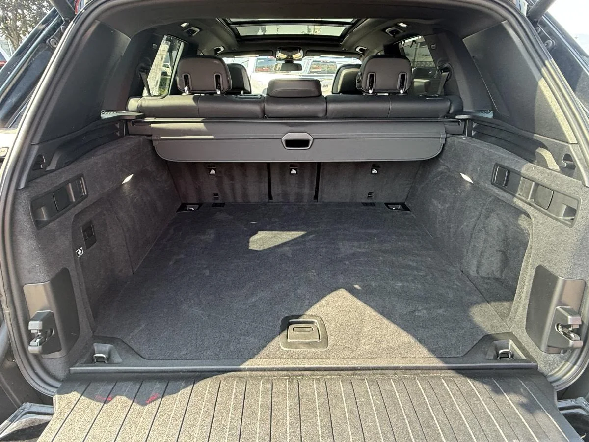Used 2019 Black BMW xDrive50i Sports Activity Vehicle image 8