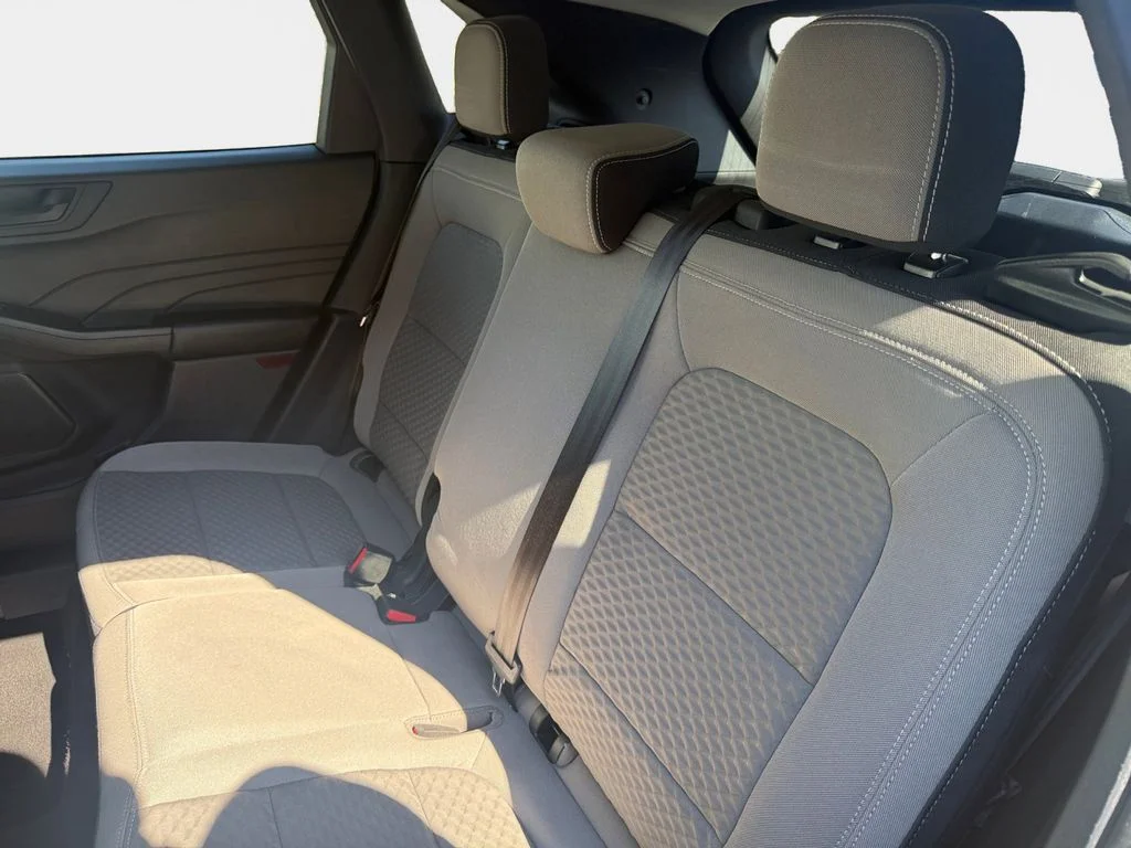 Used 2022 Gray Ford SE image 9