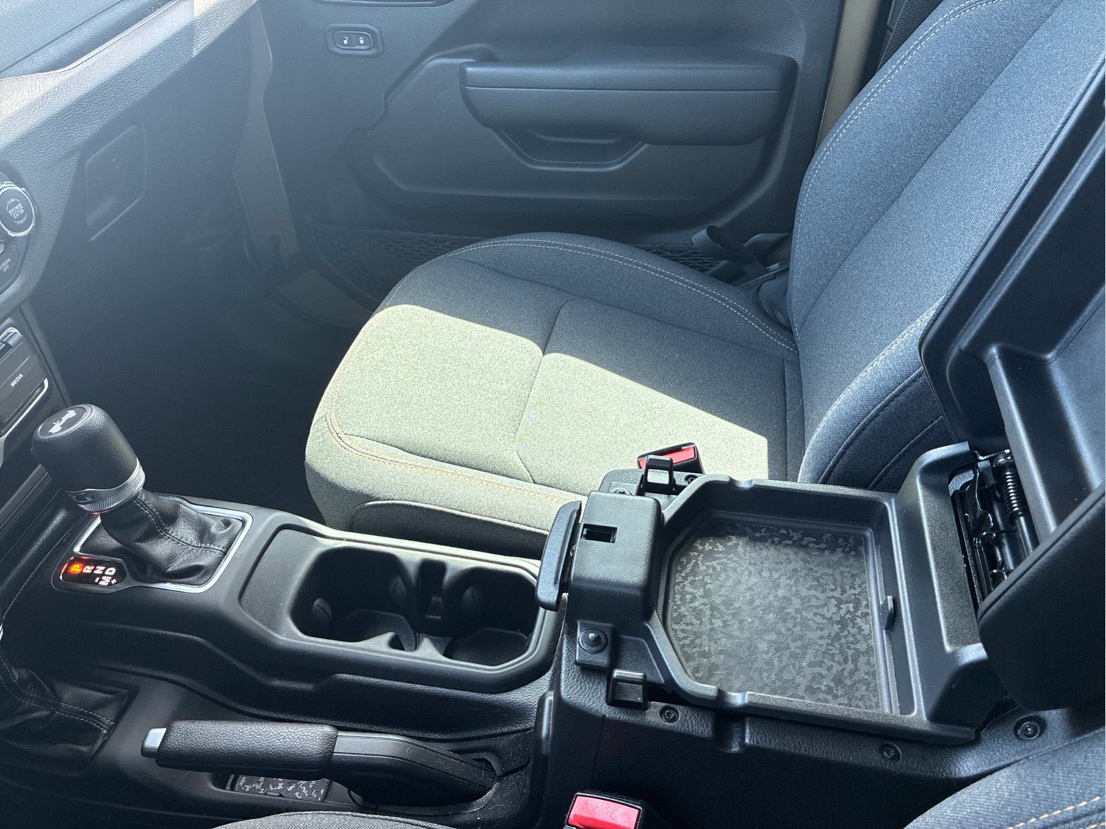 Used 2025 Green Jeep Sport S image 24