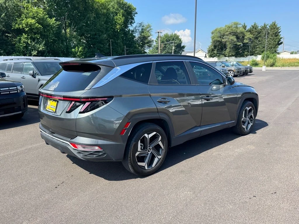 Used 2022 Gray Hyundai SEL image 4