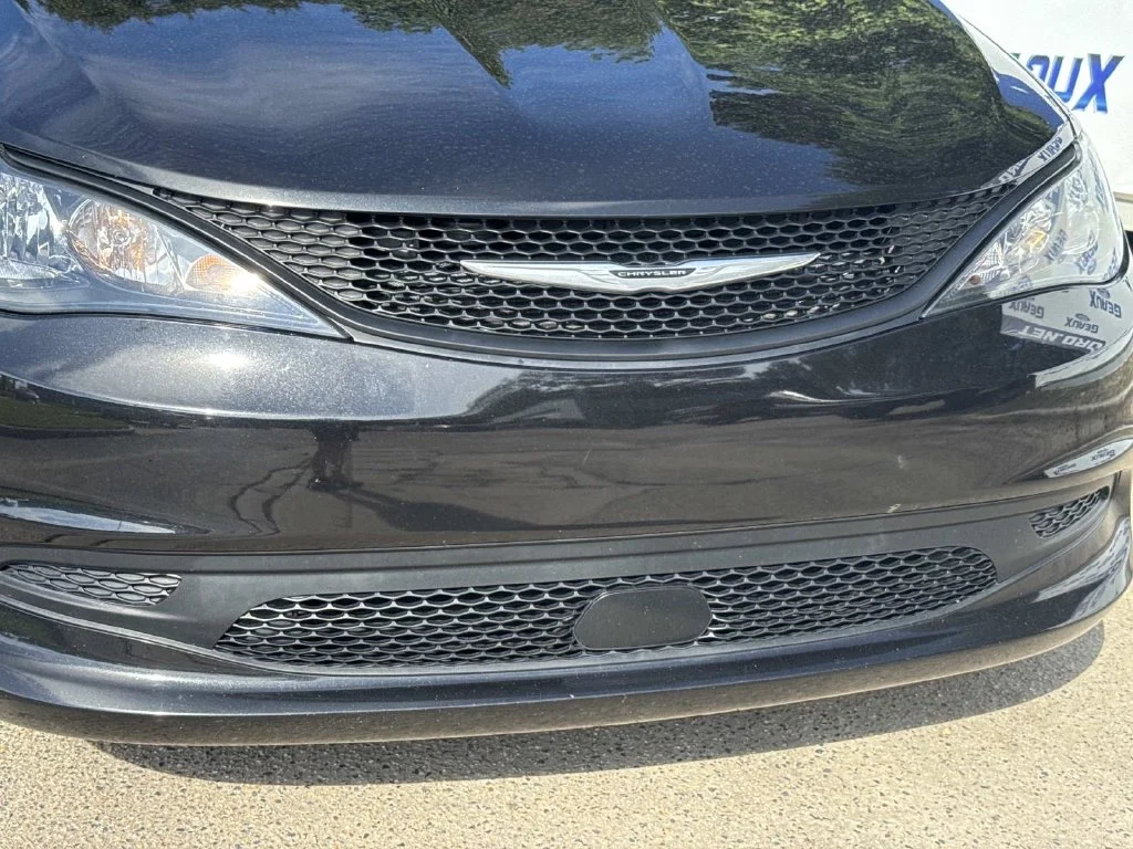 Used 2023 Black Chrysler LX image 4