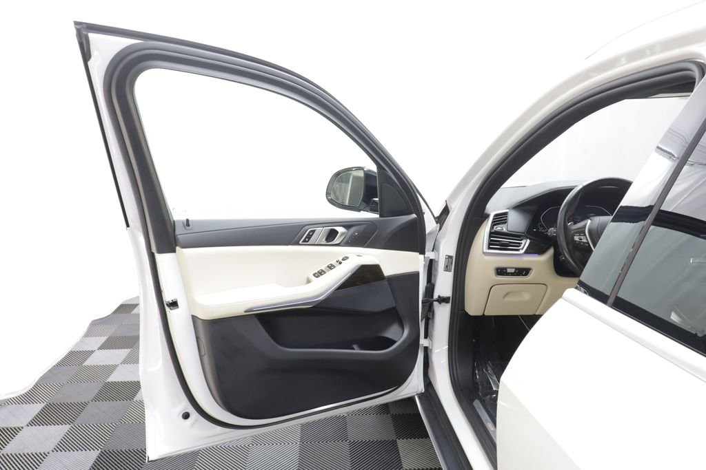 Used 2019 Mineral White Metallic BMW xDrive40i image 5