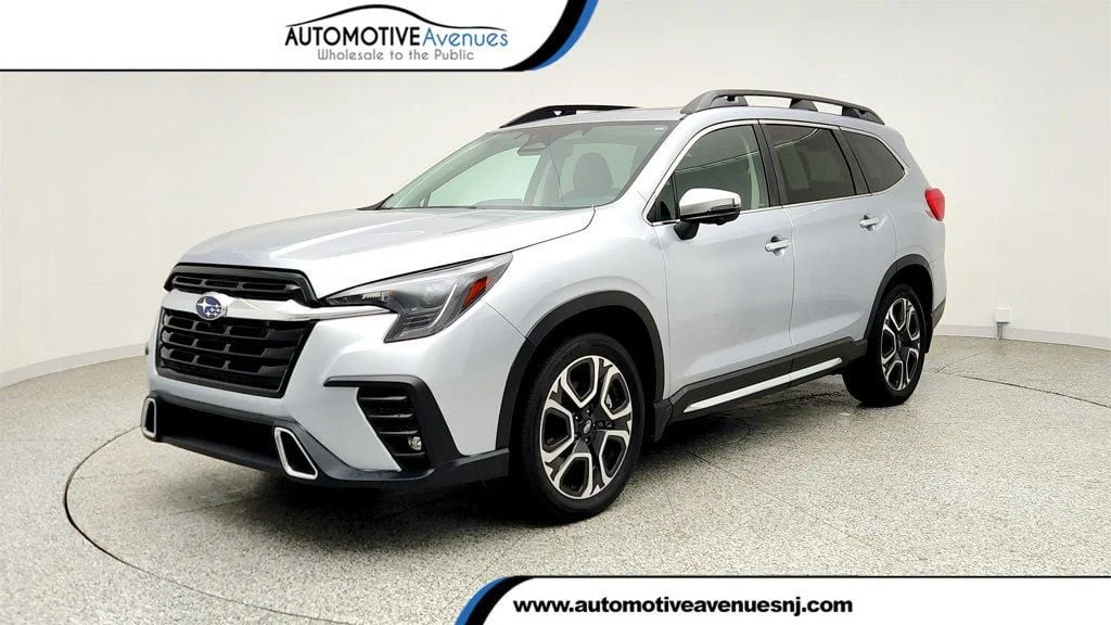 2023 Subaru Ascent Touring's photo