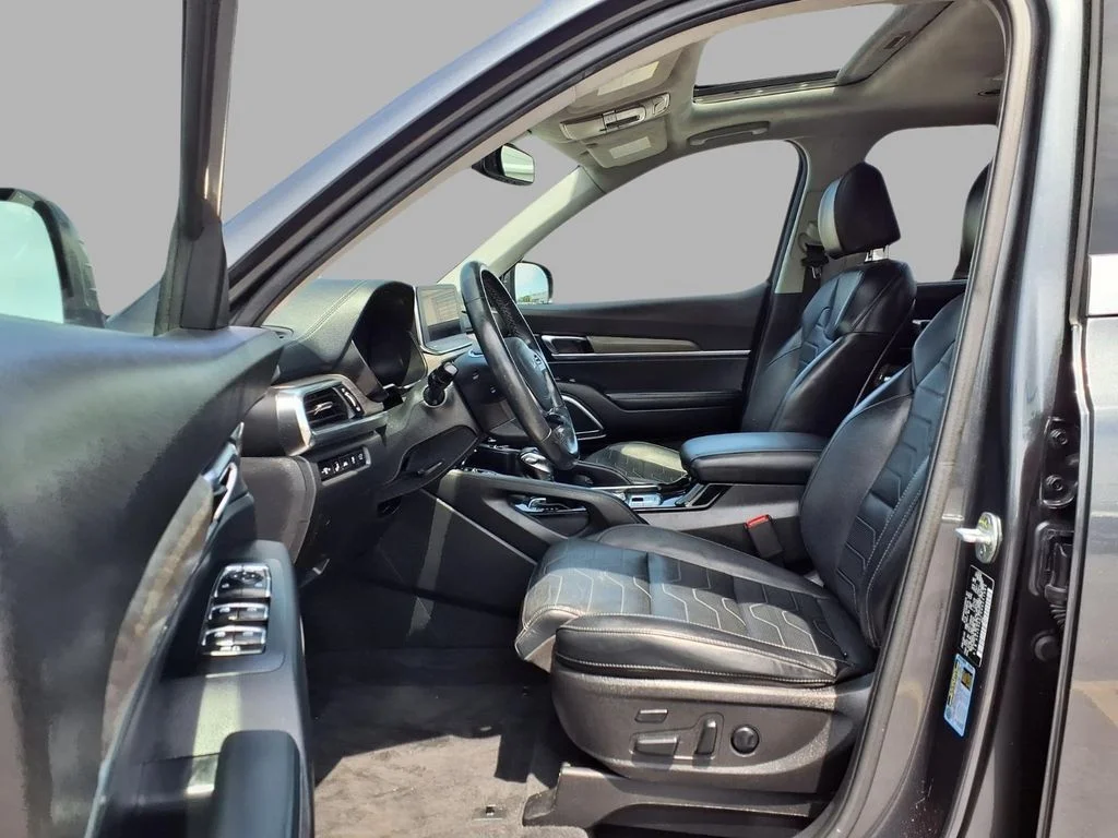 Used 2022 Gray Kia SX image 23