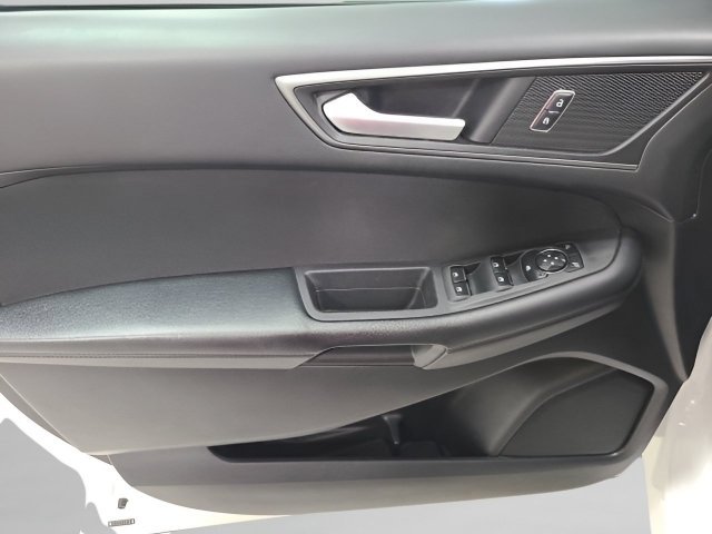 Used 2015 Oxford White Ford SE image 17