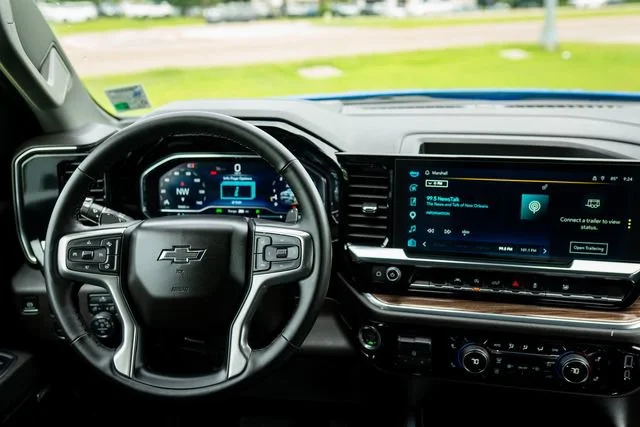 Used 2025 Riptide Blue Metallic Chevrolet RST image 6