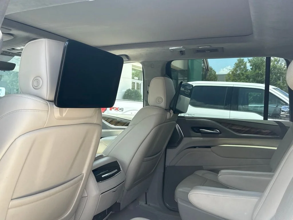 Used 2021 White Cadillac Premium Luxury Platinum image 4
