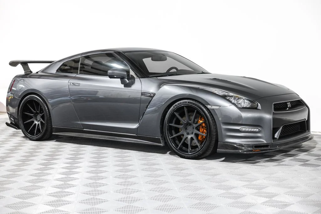 Used 2013 Gray Nissan Premium image 5