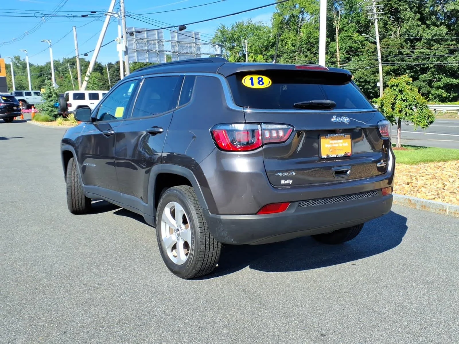 Certified Used 2018 Granite Crystal Met. Clear Coat Jeep Latitude image 11