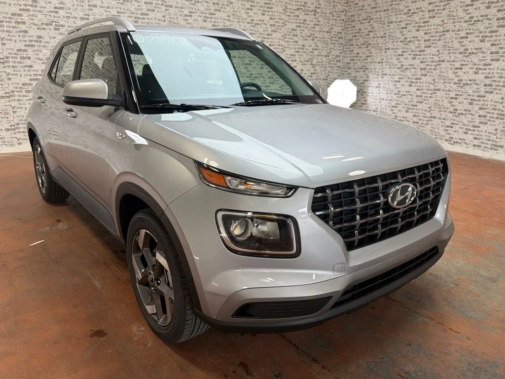 New 2026 Shimmering Silver Hyundai SEL image 9