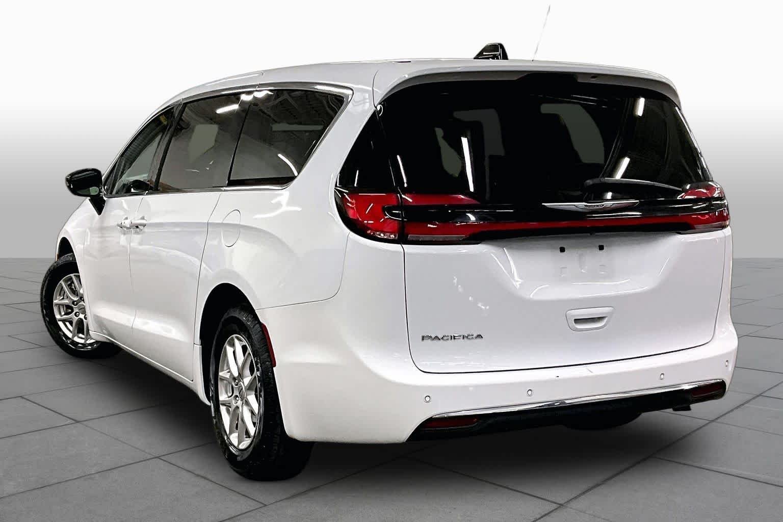 Used 2024 Bright White Clearcoat Chrysler Touring L image 12