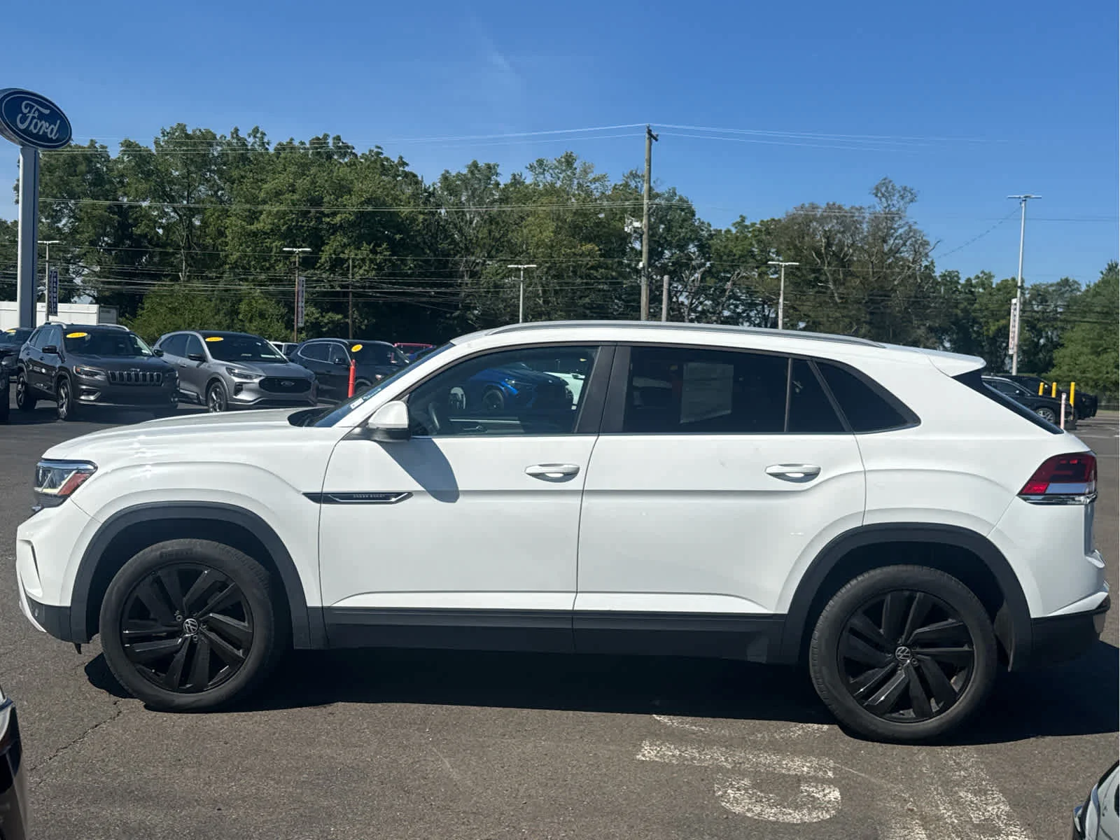 Used 2021 Pure White Volkswagen 2.0T SE w/Technology image 2