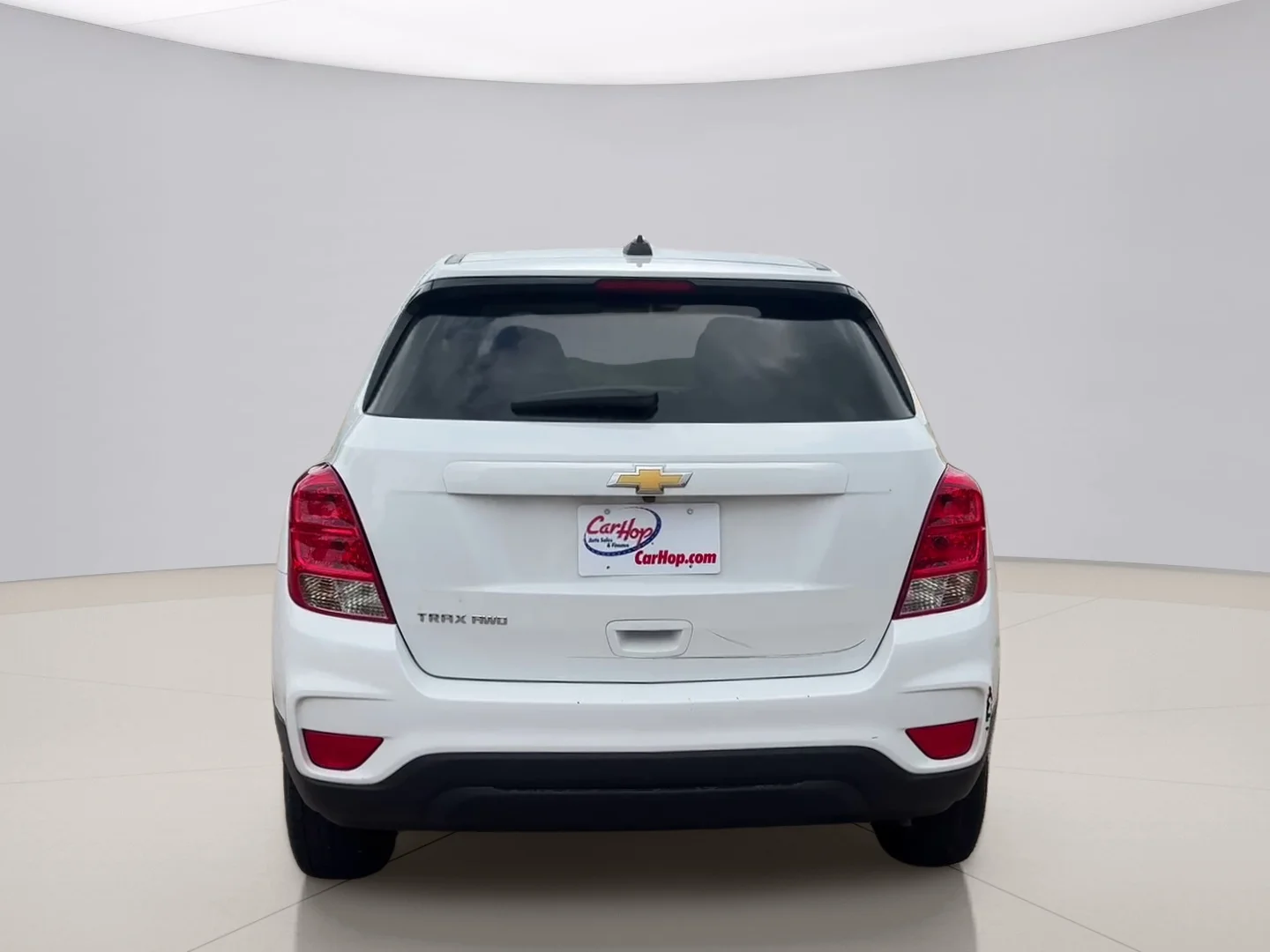 Used 2022 White Chevrolet LS image 4