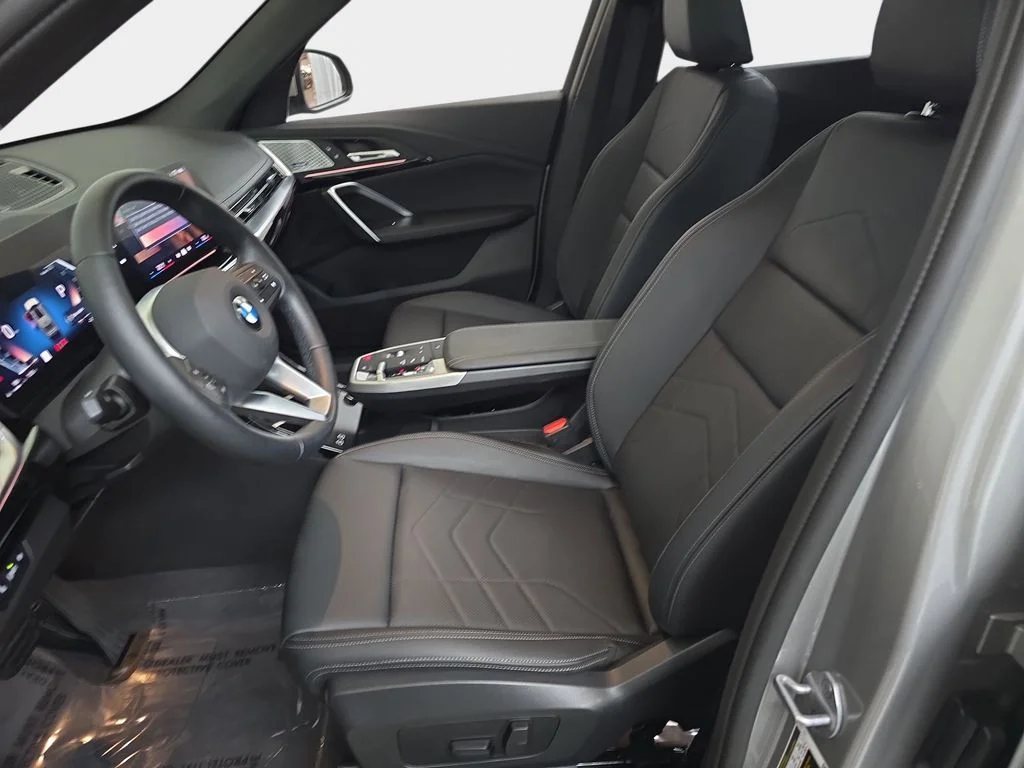 Used 2025 Silver Metallic BMW xDrive28i image 18